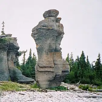 La Grande Dame monolith, 2003