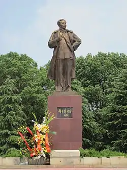 Bronze statue of Liu Shaoqi.