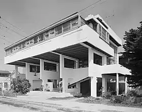 * 3. – Lovell Beach House in Newport Beach, 1926 (Rudolph Schindler)