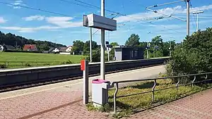 Two side platforms surrounding double track