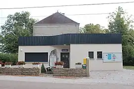 The town hall in Les Repôts