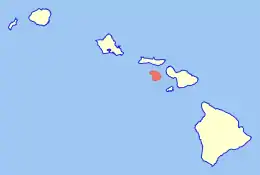 A map of Hawaii highlighting the island of Lānaʻi, a small, comma-shaped island in the middle of the chain.