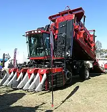 Case IH Module Express 625 picks cotton and simultaneously builds cotton modules