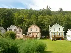 Houses in Monument