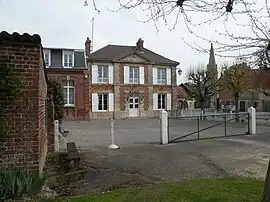 The town hall in Mouchy-le-Châtel