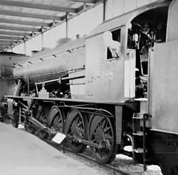 Locomotive "Longmoor" (ex-NS 5085) along the original platform of Utrecht Maliebaan station.