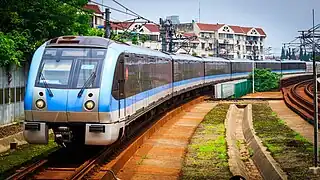 A Line 1 train approaching Hongshan Zoo station