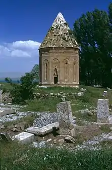 Gevaş tomb