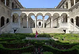 Inner court of the Hôtel-Dieu