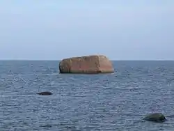 Painuva kivi - boulder near village