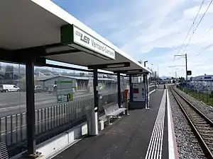 Shelter on side platform