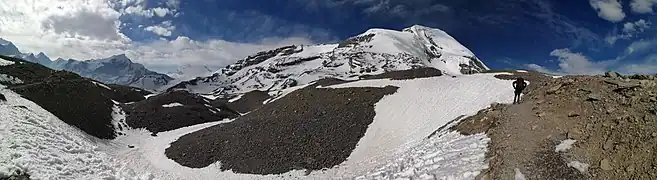 Panorama of Chulu West, Annapurna range in the distance, Thorong Ri