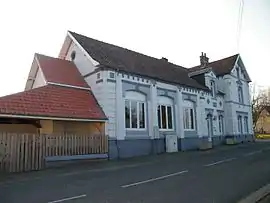 The town hall and school of Parenty