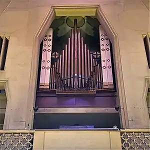 The organ on the tribune