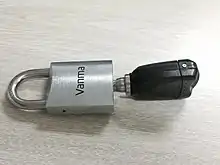 Passive electronic padlock with key