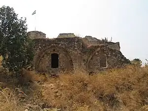 In the Crusader period, a castle called Caco or Cacho stood here, of which an 8.5m tower survives.