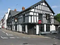 Queens Head,1 St James Street