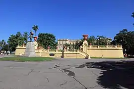 Monument to Emperor Pedro II in front of the palace