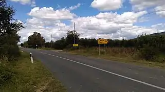 Sign on main road hailing entrance into Rajca