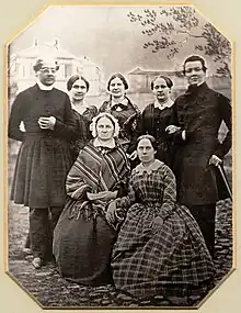 Anette Reuterskiöld with the Runebergs and their friends (third from the left in the top row). Image from the image collection of the SKS Runeberg library.