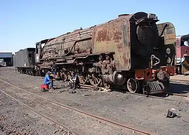 Preparing Henschel-built no. 3440 to be hauled to Pretoria for restoration by Rovos Rail, Beaconsfield, 25 August 2007