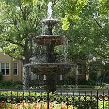 Fountain between Nottoway and Monteigne Boulevard