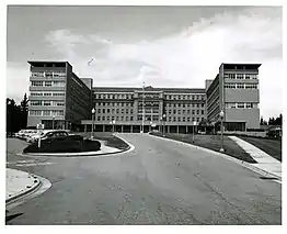 The current hospital, prior to the 1950s demolition of the two wings