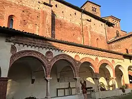 Small cloister (1467).