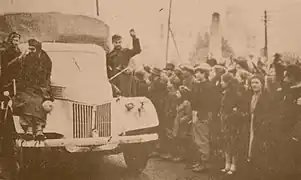 Bulgarian troops greeted as liberators in Skopje on 14 November.