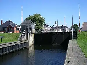 Riensluis, a control lock