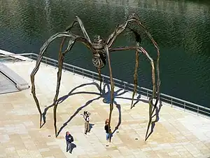 Louise Bourgeois, Maman, 1999, outside Museo Guggenheim