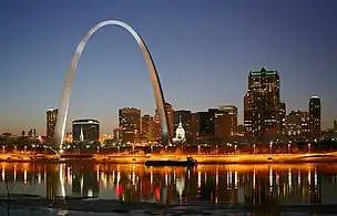 Night view of St Louis and the Gateway Arch