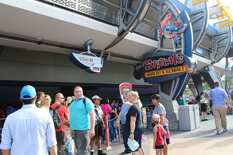 The attraction's main sign (facing westward) in September 2016, shortly before its seasonal operation.