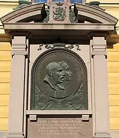 Relief of Svinhufvud and Mannerheim on the left side of the front facade of the Vaasa City Hall [fi], 1924