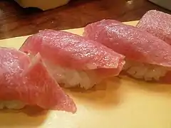 Toro nigiri (鮪とろ握り, fatty tuna belly)