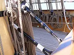 Turnbuckle support for the main topmast fore stay of a sailing ship