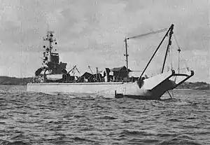 USS Windlass ARS(D)-4 at anchor