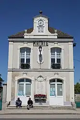 The town hall in Varreddes