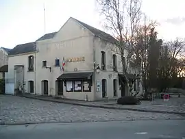 The town hall in Villiers-le-Bâcle