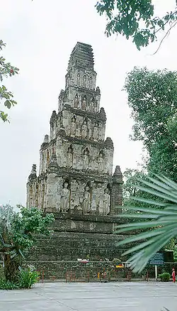 Square chedi, Lamphun