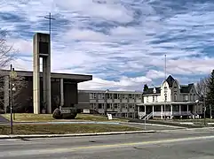 Routes 112, 241 and 243 meet before Saint-Bernardin church in Waterloo.