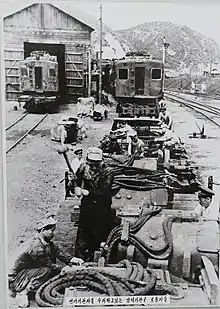 Refurbishment of DeRoI and DeRoNi class locomotives at Yangdŏk in 1956.