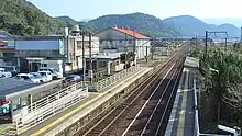 Station platforms and main building