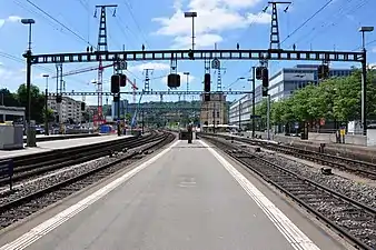 The platforms looking south-west, before two extra tracks were added (2010)