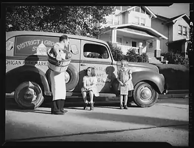 District Grocery Stores truck